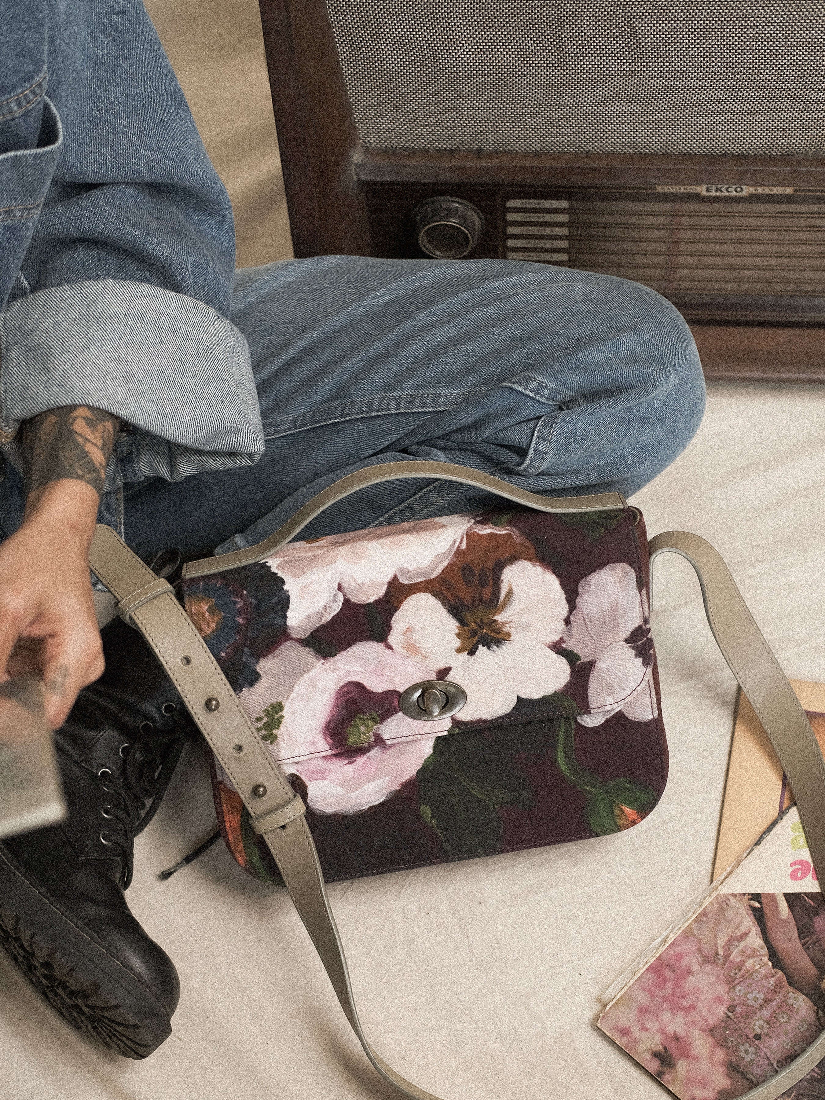 Sling Bag | Portrait of Vase - Image 5