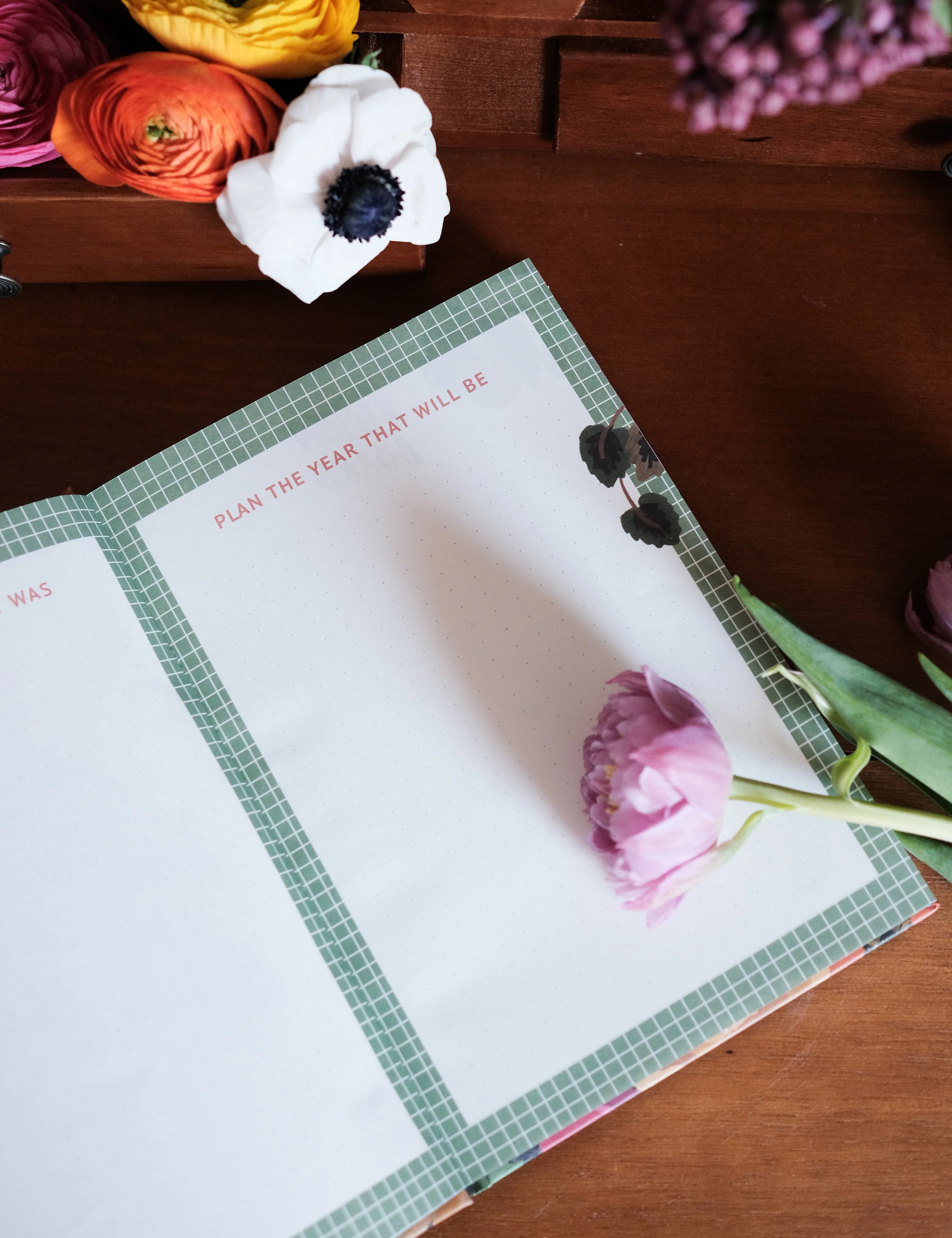 Undated Yearly Planner | Tropic - Image 12